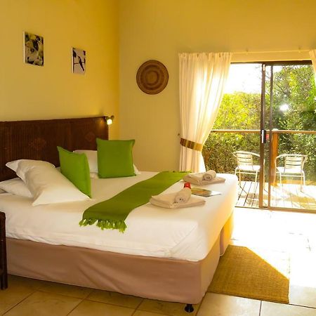 Umkhumbi Lodge Hluhluwe Bagian luar foto