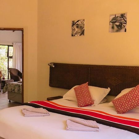 Umkhumbi Lodge Hluhluwe Bagian luar foto