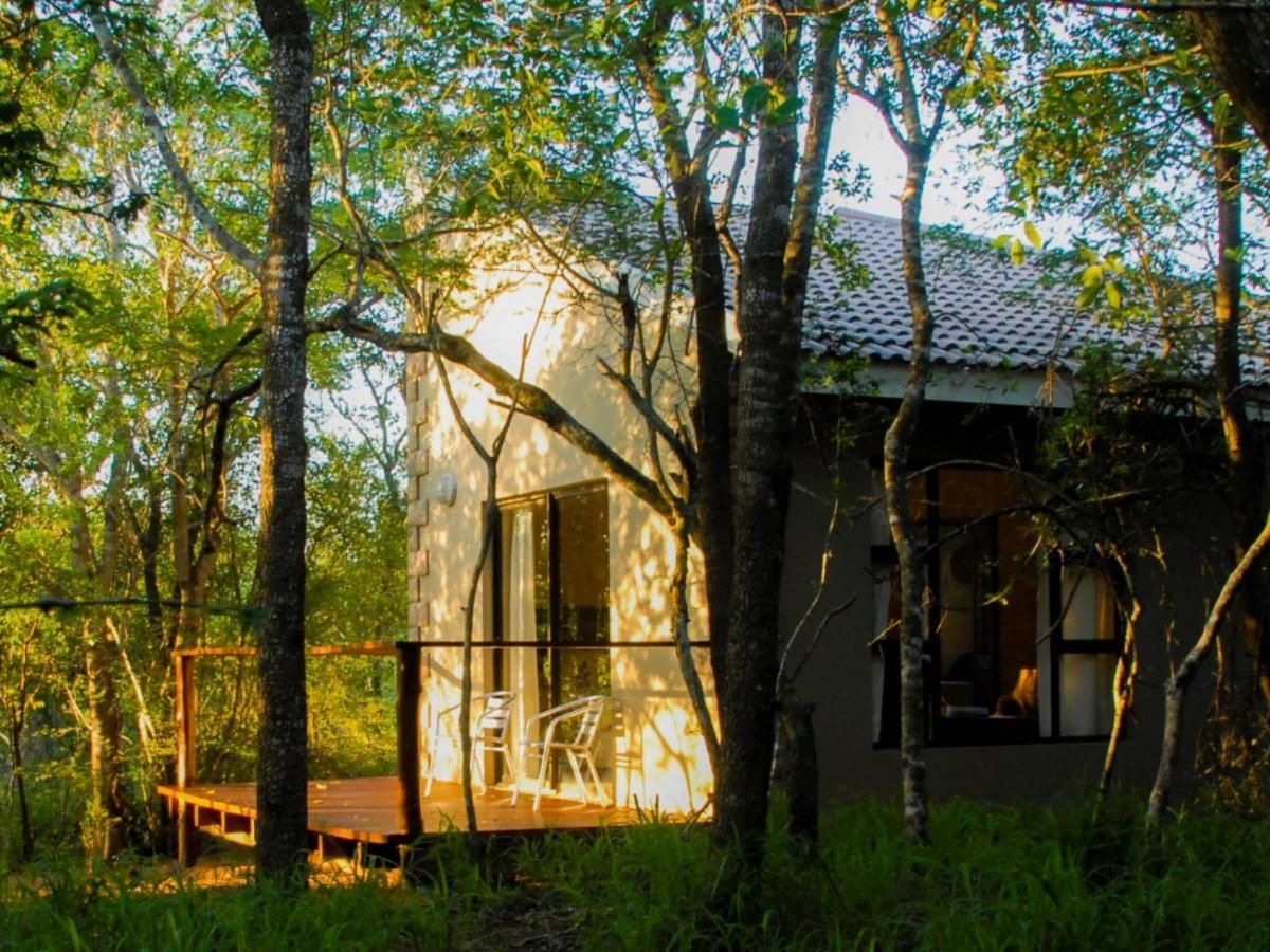 Umkhumbi Lodge Hluhluwe Bagian luar foto