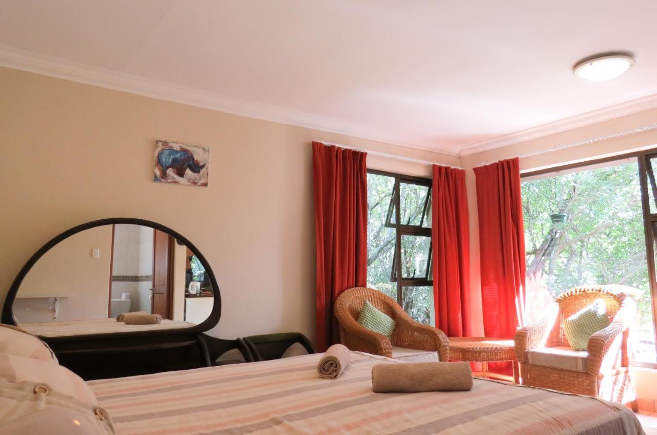 Umkhumbi Lodge Hluhluwe Bagian luar foto