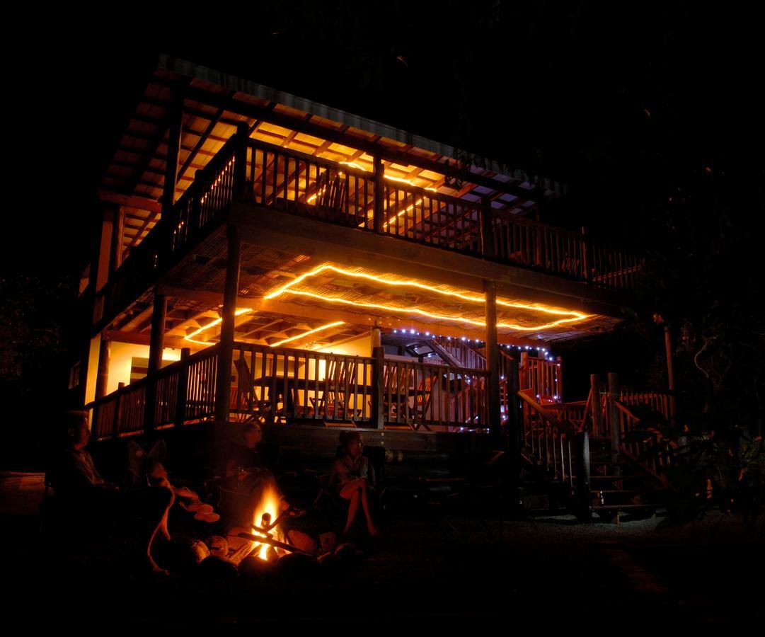 Umkhumbi Lodge Hluhluwe Bagian luar foto