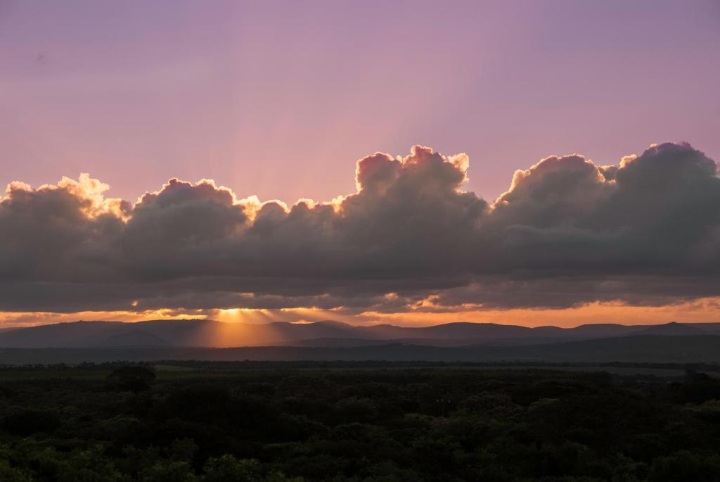 Umkhumbi Lodge Hluhluwe Bagian luar foto