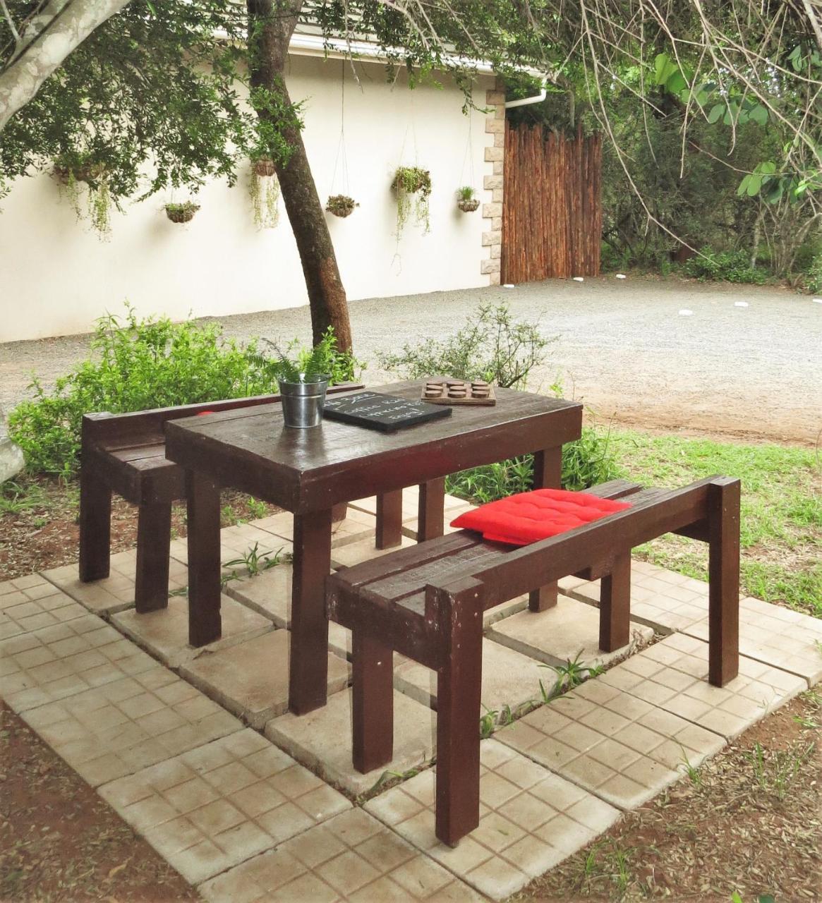 Umkhumbi Lodge Hluhluwe Bagian luar foto