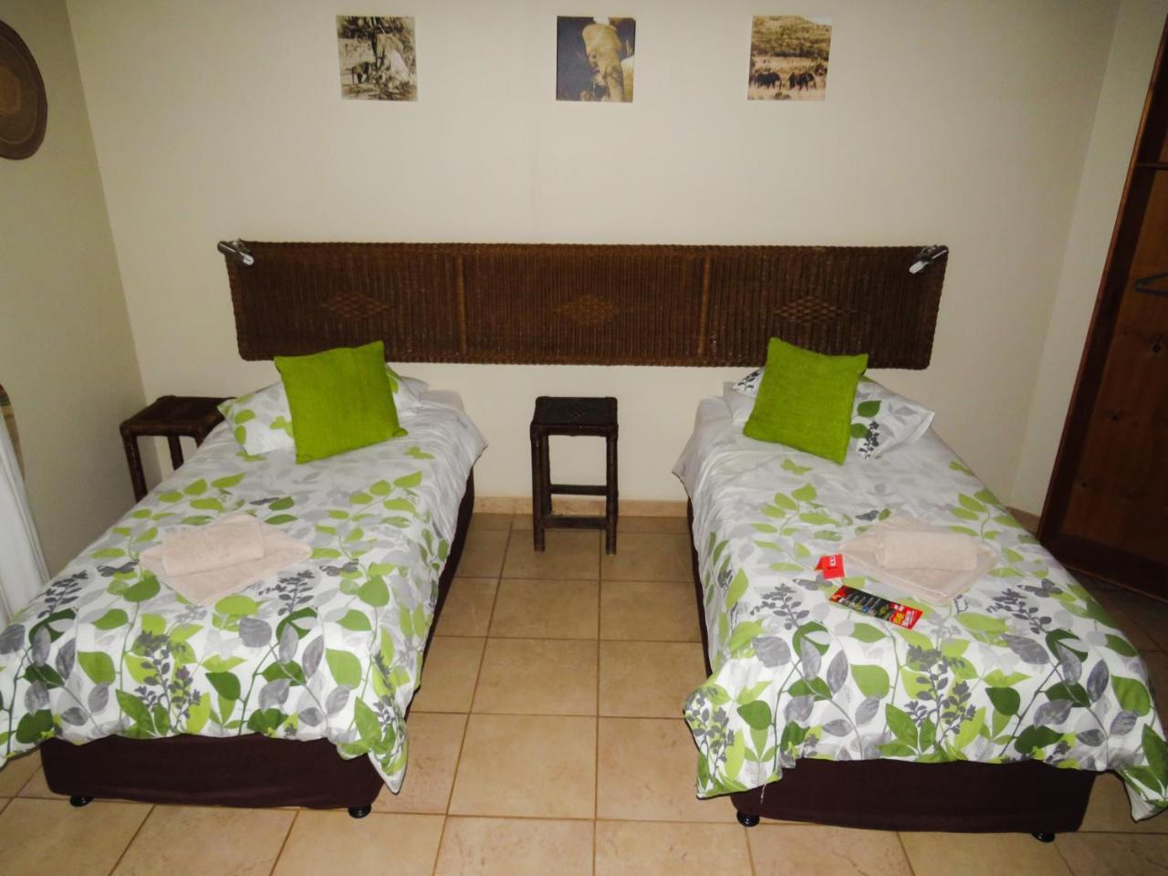 Umkhumbi Lodge Hluhluwe Bagian luar foto