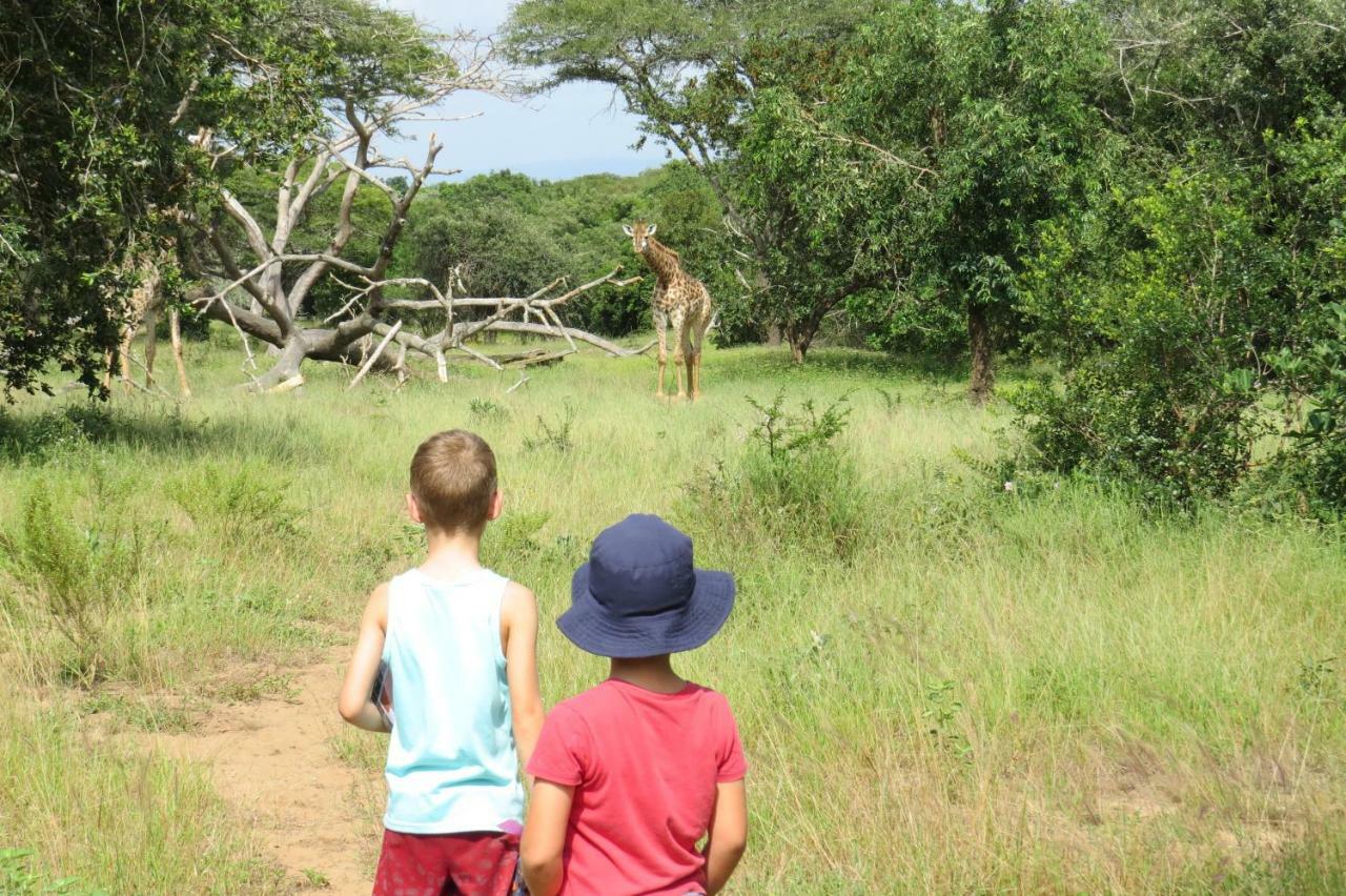 Umkhumbi Lodge Hluhluwe Bagian luar foto