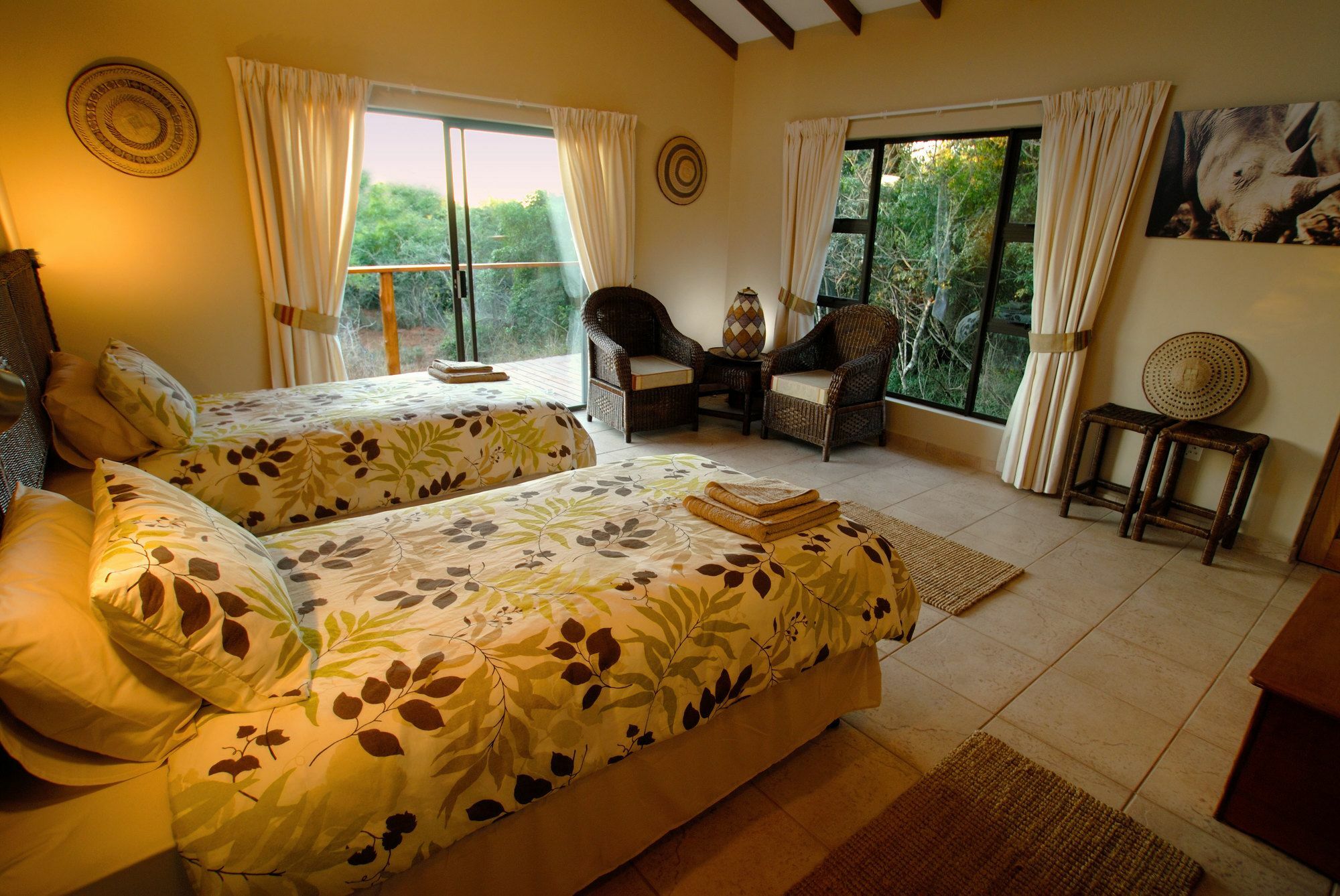 Umkhumbi Lodge Hluhluwe Bagian luar foto