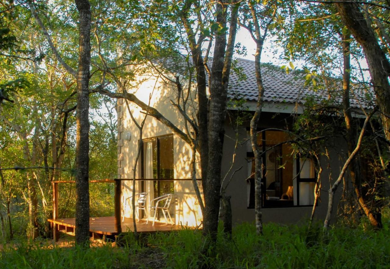 Umkhumbi Lodge Hluhluwe Bagian luar foto