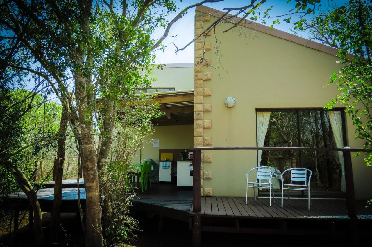 Umkhumbi Lodge Hluhluwe Bagian luar foto